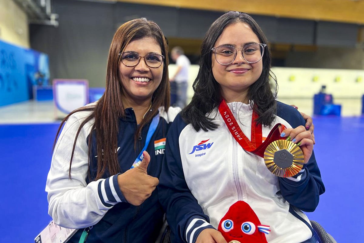 Paris Paralympics 2024 Women's 10m air rifle (SH1) shooting-Avani Lekhara with her coach Suma Shirur